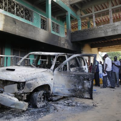 Söndersprängd bil i Mpeketoni den 16 juni 2014.