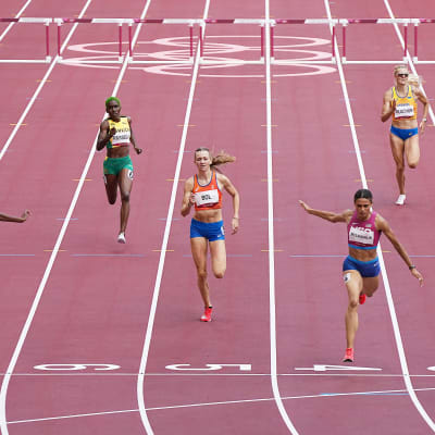 Sydney McLaughlin vinner damernas 400 meter häck.