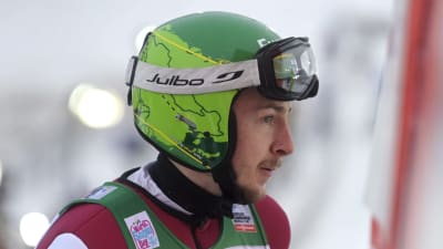 Ilkka Herola har precis hoppat backe.