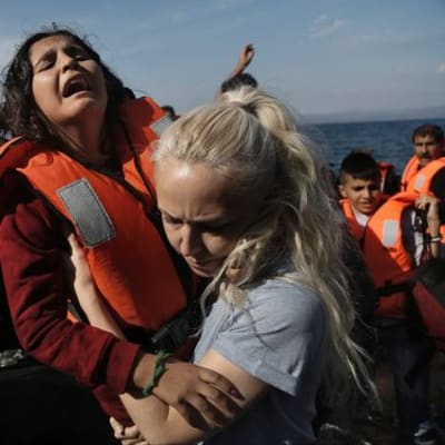 Syyrialaispakolaisia Turkista kuljettanut vene on saapunut Lesboksen saarelle. Viime viikkoina kreikkalaiselle Lesbokselle on tullut tuhansia pakolaisia