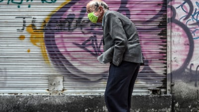 Man med ansiktsmask i Bogotá, Colombia 21.4.2020