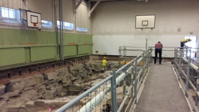 Vy över arkeologiska utgrävningar i Katedralskolan i Åbo. 