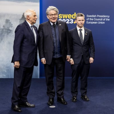 EU:n ulkoasioiden korkea edustaja Josep Borrell, Euroopan unionin sisämarkkinoista vastaava komissaari Thierry Breton ja Ruotsin puolustusministeri Pål Jonson.