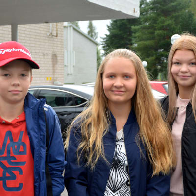 Erik Wilhelms, Milla Ilmarinen och Josephine Eklund.