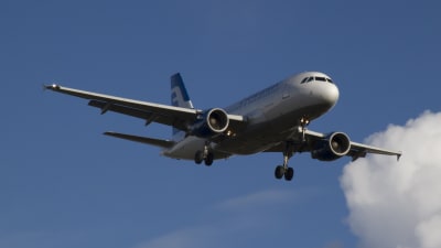 Finnairs Airbus A319 på väg att landa. (Arkivbild)