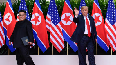 Kim Jong-Un och Donald Trump innan Kim lämnar toppmötet i Singapore. 