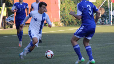 Simon Skrabb med U21-landslaget mot Färöarna 2015.