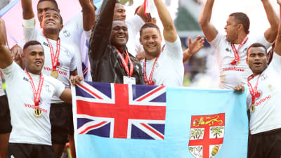Fijis sjumannarugbyherrar firar seger i World Series.