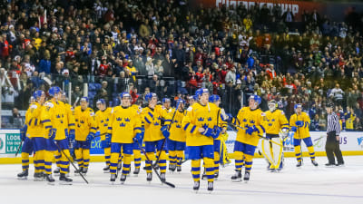 Sverige åker hem från JVM utan medalj efter en sensationell förlust mot Schweiz.