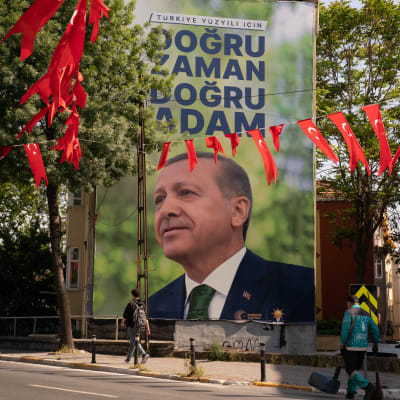 President Erdoganin vaalijuliste Istanbulissa.