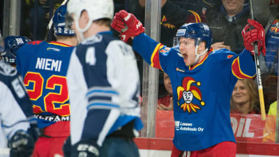 Jokerits Tommi Huhtala firar.