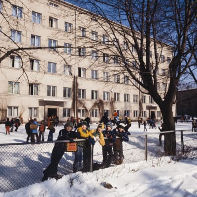 Käpylän peruskoulu vuonna 1977.