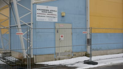 Kokon ungdomsishall utifrån under renovering