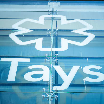 Taysin julkisivu, logo.