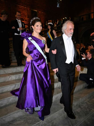  Kronprinsessan Victoria av Sverige med Nobelpristagaren i fysik, Pierre Agostini.