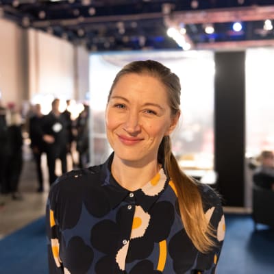 Merja Mähkä Sijoitusmessuilla.