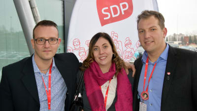 Nils-Johan Englund, Anette Karlsson och Viktor Kock vid SDP:s kongress