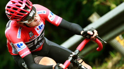 Chris Froome går mot sina första seger i Vueltan.