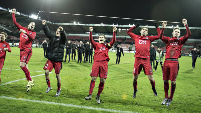 FC Midtjylland firade vilt efter avancemanget till slutspelet.