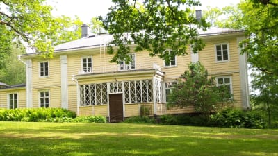 Rauhalinna herrgård i S:t Karins.
