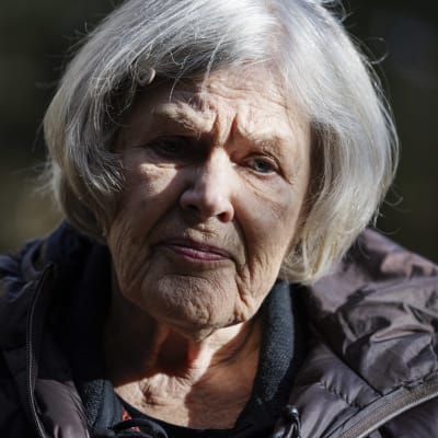 Elisabeth Rehn kuvattiin kotonaan Kirkkonummella.