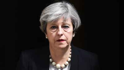 En sammanbiten Theresa May uttalade sig utanför 10 Downing Street på tisdagen den 23.5 efter attacken i Manchester.