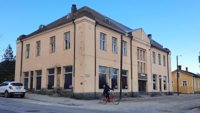 Jakobstads fastighetsbolag har köpt gamla restaurang Ebba. 