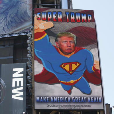 En ny valaffisch från Trumps kampanj på Times Square i New York 14.9.2016