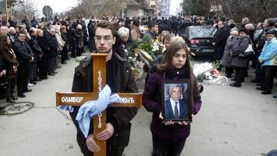 Sorgeprocession för den mördade kosovoserbiska politikern Oliver Ivanovic i Mitrovica.