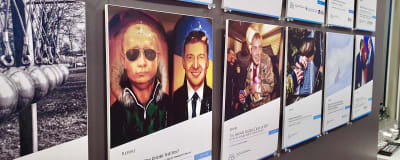 En pärm till en utrikespolitisk rapport med en bild av Vladimir Putin och Volodymyr Zelenskyj