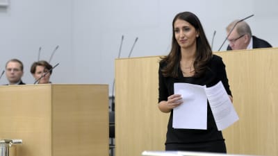 Nasima Razmyar under riksdagens diskussion om rasism