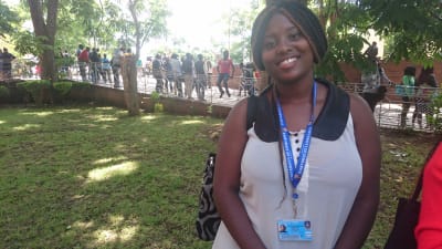 Sarol, 21,  är studerande. Hon hörde till dem som gick i strejk när Mugabe vägrade avgå. Universitetet stängdes ner och studerandena vägrade skriva sina tenter. 