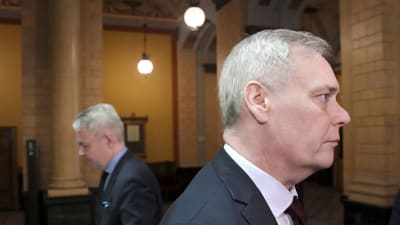 Antti Rinne och Pekka Haavisto i Ständerhuset. 
