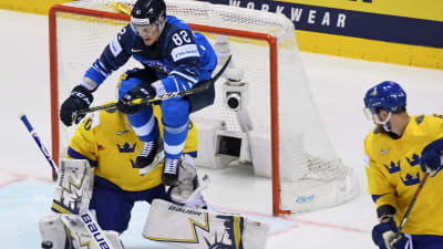 Harri Pesonen skymde sikten för Henrik Lundqvist och Finland kvitterade på vägen mot en seger med 5-4 efter förlängning.