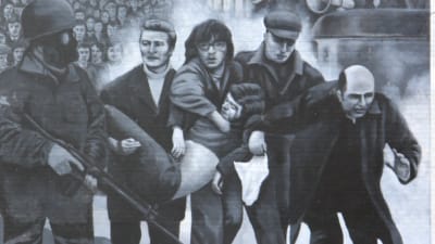 Muralmålning till minne av offren i Londonderry. 