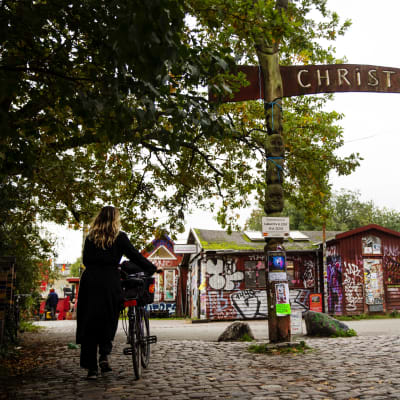 En Christianiaskylt vid ingången till fristaden.