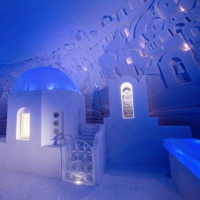 Snow Villagen koristelua, joka ilmentänyt Santorinista
