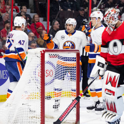 Valtteri Filppula firar sitt fjortonde mål för säsongen då hans New York islanders besegrade Ottawa med 4–2 i NHL den sjunde mars 2019.