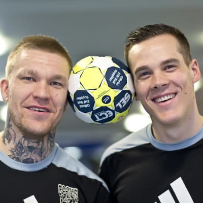 Teemu Tamminen och Nico Rönnberg poserar, våren 2017.