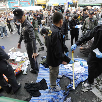 Thailändsk polis på plats efter explosioner i Bangkok