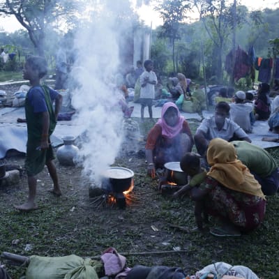 Över 370 000 rohingyer har flytt till Bangladesh sedan slutet av augusti
