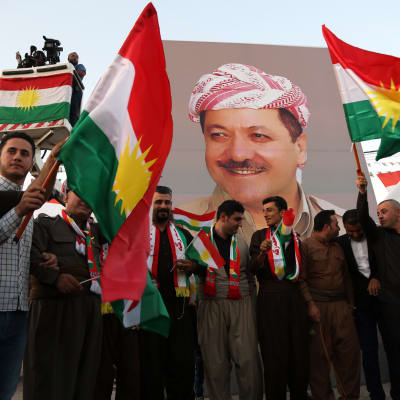 Kurder marscherar till stöd för president Massoud Barzani och folkomröstningen för själständighet.
