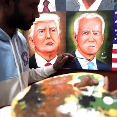 Den indiske gatukonstnären Jagjot Singh Rubal i Mumbai färdigställde på söndagen sin målning som föreställer de 46 presidenterna i USA, inklusive Joe Biden. 