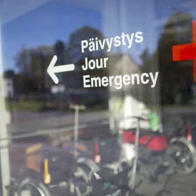 Lastensairaalan päivystyksen kyltti