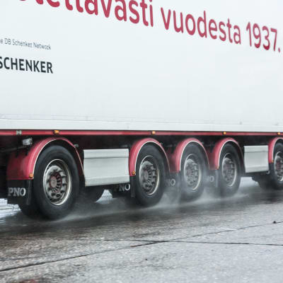 Vähälä Logistics myytiin DB Schenkerille.