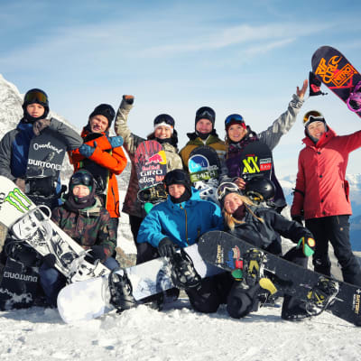 Finlands snowboardlandslag på läger i Saas Fee.