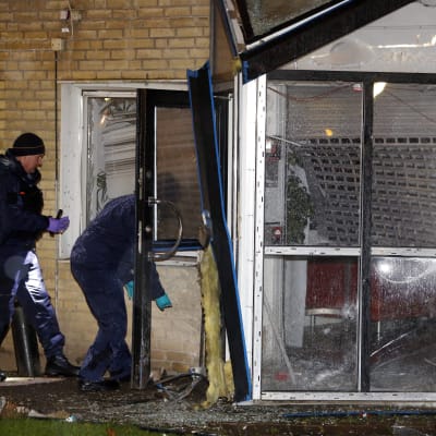 Ett fastighetskontor i stadsdelen Rosengård i Malmö utsattes för ett sprängdåd den 21 december 2014.