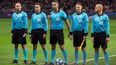 Mattias Gestranius domarteam under Champions League-debuten.