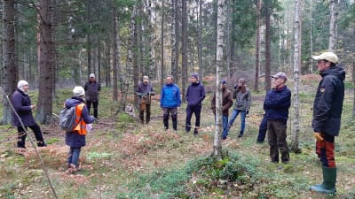 Västnyländska skogsägare i en skog i Västankvarn.