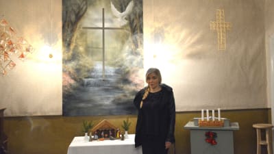 Susanne Remahl har målat altartavlan i Voitby kyrka.